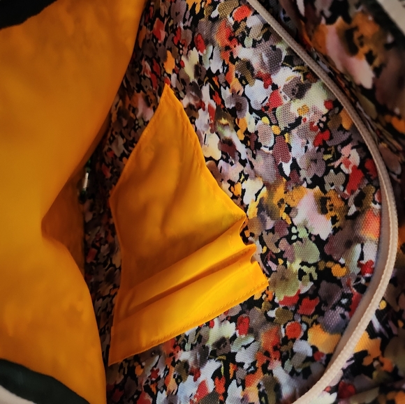 Kavu in bloom burst - Picture 5 of 9